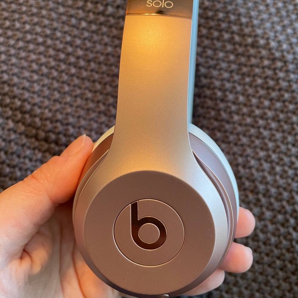 Beats Solo3 Wireless On-Ear Headphones Rose Gold